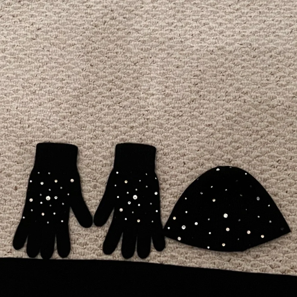 THE‎ CASHMERE PROJECT HAT AND GLOVES SET WITH PEARLS